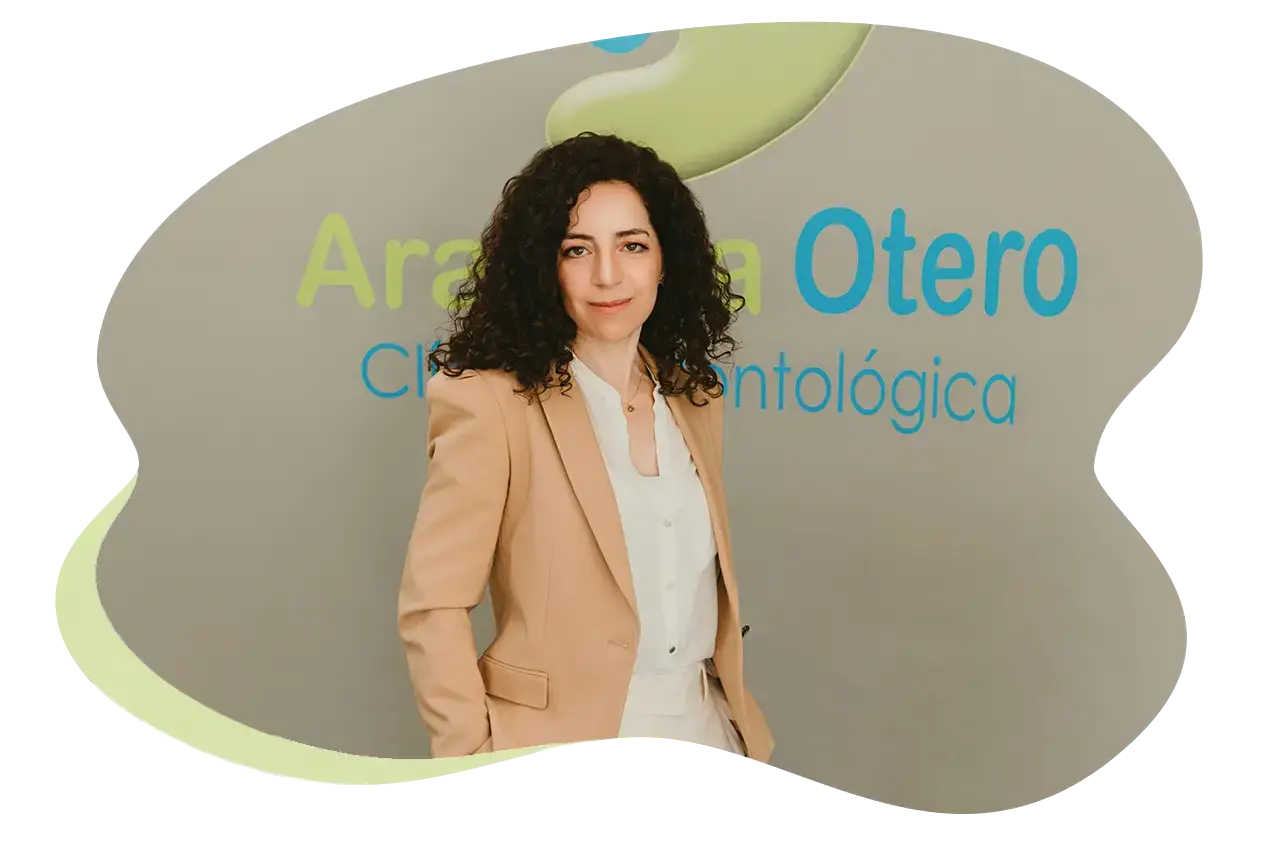 Dra. Arancha Otero, odontóloga en su clínica dental en Ávila clínica
