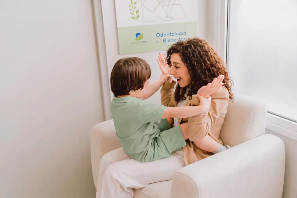 Dra. Arancha Otero con paciente pequeño